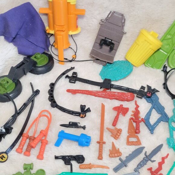 Lot Of 1990s TMNT Accessories Weapons Pieces/Parts Cards Vintage (SEE PICTURES) - Picture 6 of 11